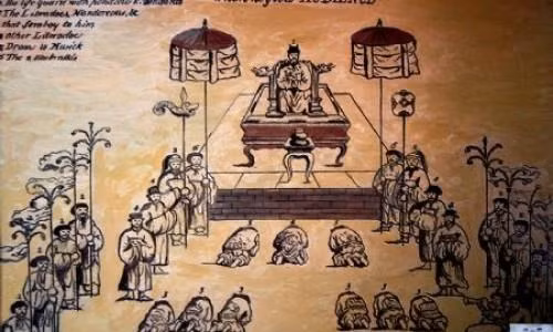 Tăng thuế chưa đủ, Trịnh Giang cho phép buôn bán quan tước. Từ quan đến dân, ai có tiền nộp sẽ được cất nhắc các chức phẩm. Theo "Khâm định Việt sử Thông giám Cương mục", quan lại trong triều ban từ lục phẩm trở xuống, ai nộp 600 quan tiền sẽ được thăng chức một bậc. Người dân nộp 2.800 quan được bổ thụ tri phủ, nộp 1.800 quan làm tri huyện.