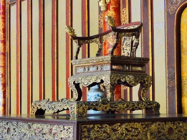 Có tất cả 82 người từng làm vua nước Việt trong kỷ nguyên độc lập, gồm: nhà Ngô (3 vua), nhà Đinh (2), Tiền Lê (3), Lý (9), Trần (13), Hồ (2), Hậu Lê (28), nhà Mạc (6), Tây Sơn (3), Nguyễn (13).