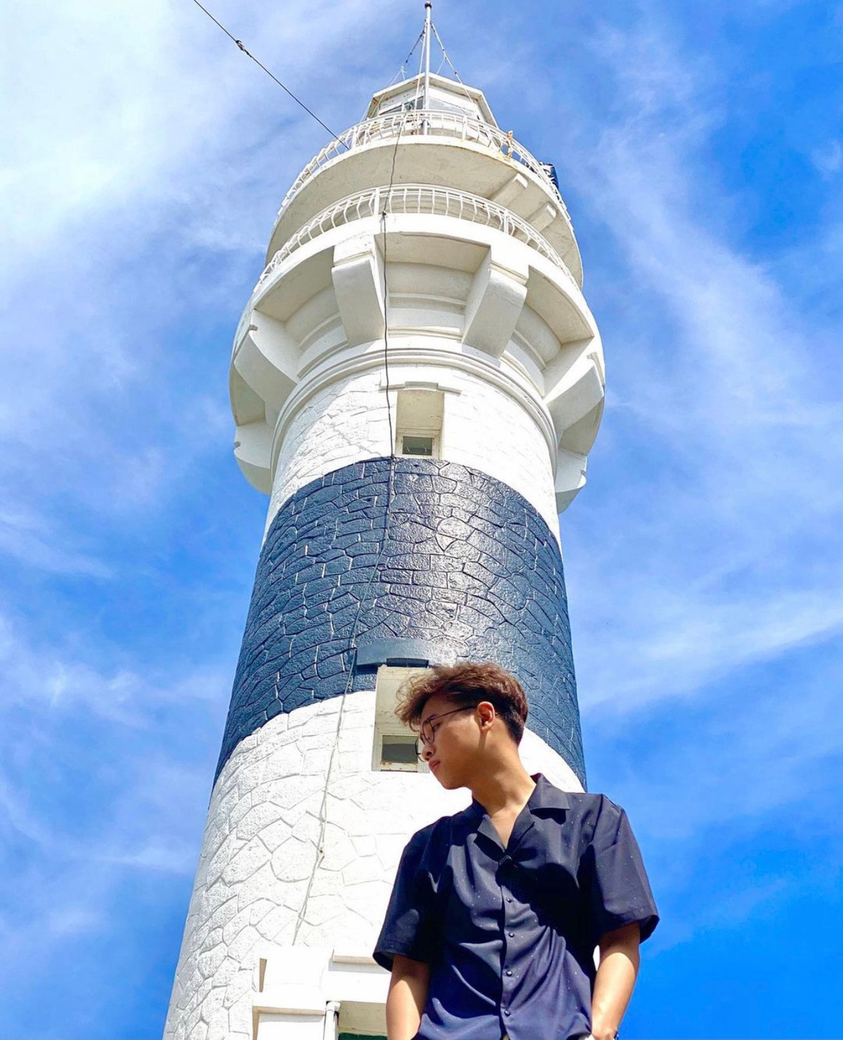 Hải đăng Cù Lao Xanh được xây dựng từ năm 1890, là một trong những ngọn hải đăng hiện đại nhất ở nước ta. Năm 2014, hải đăng Cù Lao Xanh được Tổ chức Kỷ lục Việt Nam công nhận vào "Top 5 ngọn hải đăng trên 100 tuổi nổi tiếng nhất". Ảnh: Minhduc57.