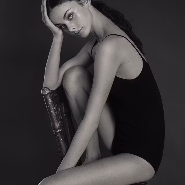 12 tuổi, Woollard đã ký hợp đồng với IMG Worldwide, công ty quản lý tài năng của Mỹ. Đây được coi là thành tựu lớn nhất trong sự nghiệp người mẫu của cô.