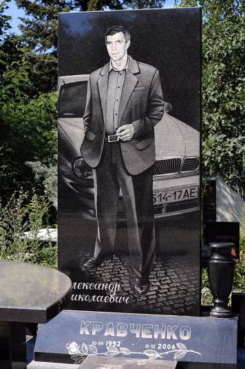 Những phiến đá cẩm thạch thường cao hơn 2 m, có giá lên đến hơn 20.000 USD.