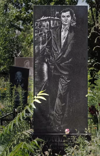 Mafia Nga nhúng tay vào mọi mặt của cuộc sống nhưng nổi tiếng với những hoạt động kinh tế, buôn ma túy, buôn người và kinh doanh mại dâm, buôn vũ khí số lượng lớn, thậm chí là buôn nguyên liệu dùng để sản xuất vũ khí hạt nhân tới bất kể quốc gia nào trên thế giới.