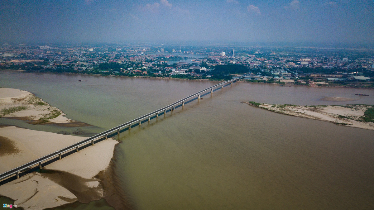 Việt Trì là tỉnh lỵ của tỉnh Phú Thọ, thuộc khu vực Đông Bắc Bộ. Thành phố Việt Trì được thành lập năm 1962, hiện nay, có diện tích tự nhiên hơn 100 km2, dân số hơn 300 nghìn người.