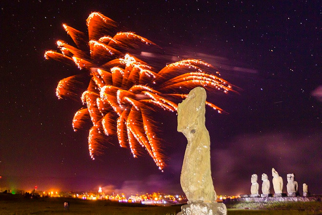 br/> Phần lớn những tượng đá khổng lồ trên đảo Phục Sinh được chạm khắc bằng một loại đá từ tro núi lửa hình thành ở đây, có màu nâu vàng. Các mỏ đá như Rano Raraku tại đảo được xem là bằng chứng vô giá về quá trình chạm khắc tượng.