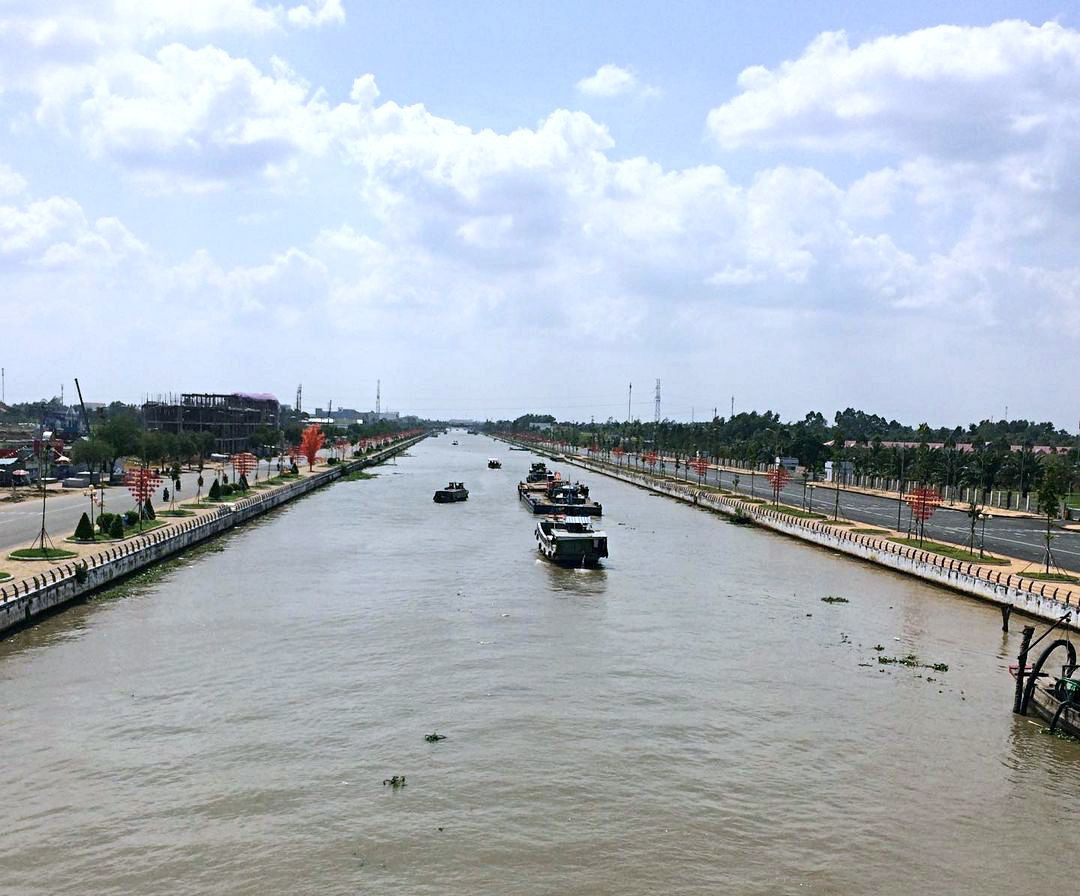 Theo Cổng TTĐT Hậu Giang, công trình kênh xáng Xà No được khởi công vào năm 1901, đến giữa năm 1903 thì hoàn tất. Đây được xem là dòng kênh huyền thoại, ví như con đường lúa gạo miền Hậu Giang, ngày nay thuộc tuyến giao thông đường thủy quốc gia. Ảnh: Hung Cuong Nguyen.