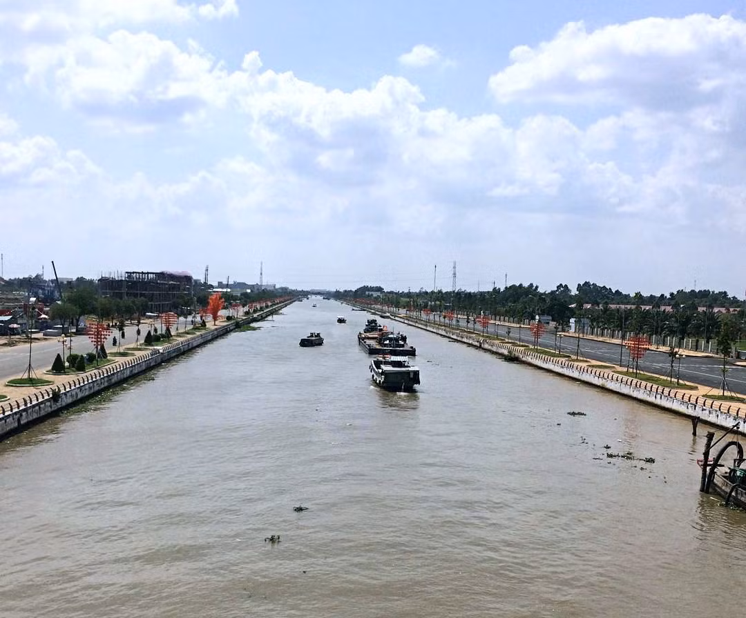 Theo Cổng TTĐT Hậu Giang, công trình kênh xáng Xà No được khởi công vào năm 1901, đến giữa năm 1903 thì hoàn tất. Đây được xem là dòng kênh huyền thoại, ví như con đường lúa gạo miền Hậu Giang, ngày nay thuộc tuyến giao thông đường thủy quốc gia. Ảnh: Hung Cuong Nguyen.