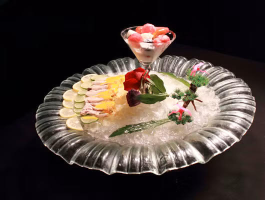 Gỏi vịt xốt chanh.