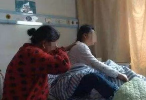 Hai me con cung luc nhiem viem phoi, 'sat thu' la ky sinh trung nay