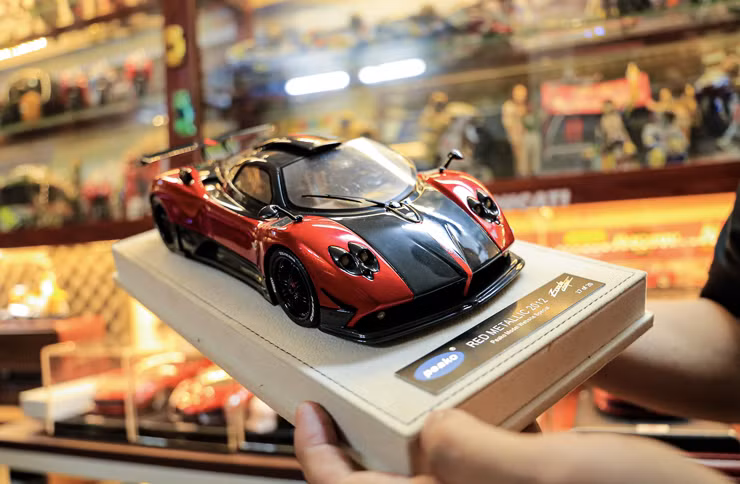 Nguoi dan ong chi ca ty dong mua 400 chiec xe khong the di duoc-Hinh-2