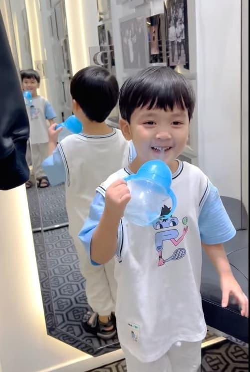 Ba cach goi khac nhau ma be Polo goi ba Dam Vinh Hung-Hinh-2