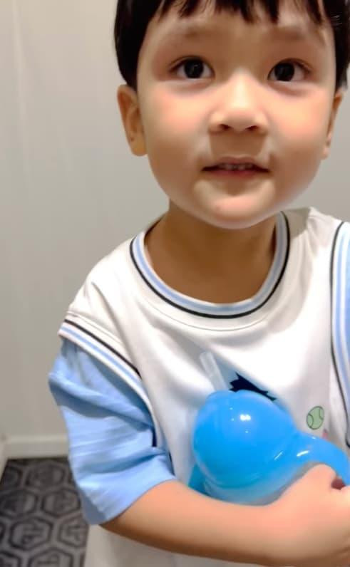 Ba cach goi khac nhau ma be Polo goi ba Dam Vinh Hung-Hinh-5