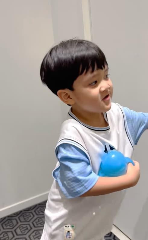 Ba cach goi khac nhau ma be Polo goi ba Dam Vinh Hung-Hinh-7