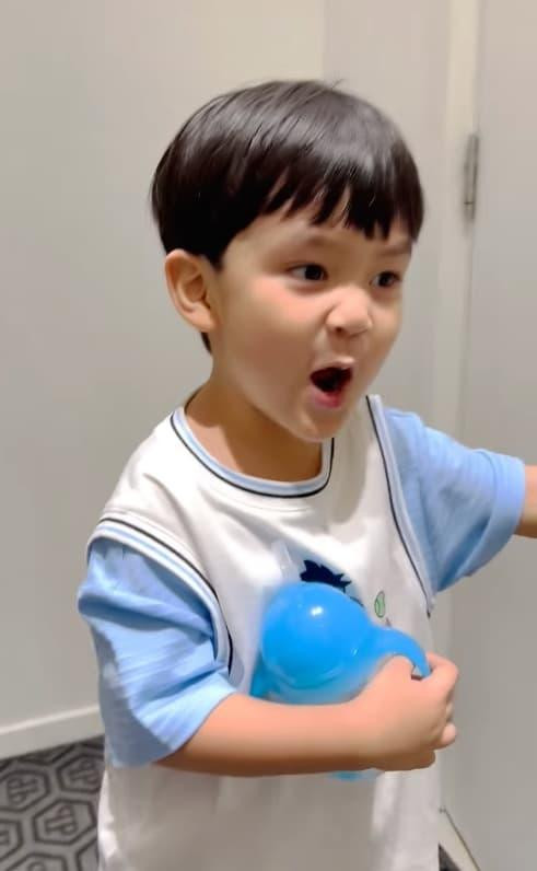 Ba cach goi khac nhau ma be Polo goi ba Dam Vinh Hung-Hinh-6