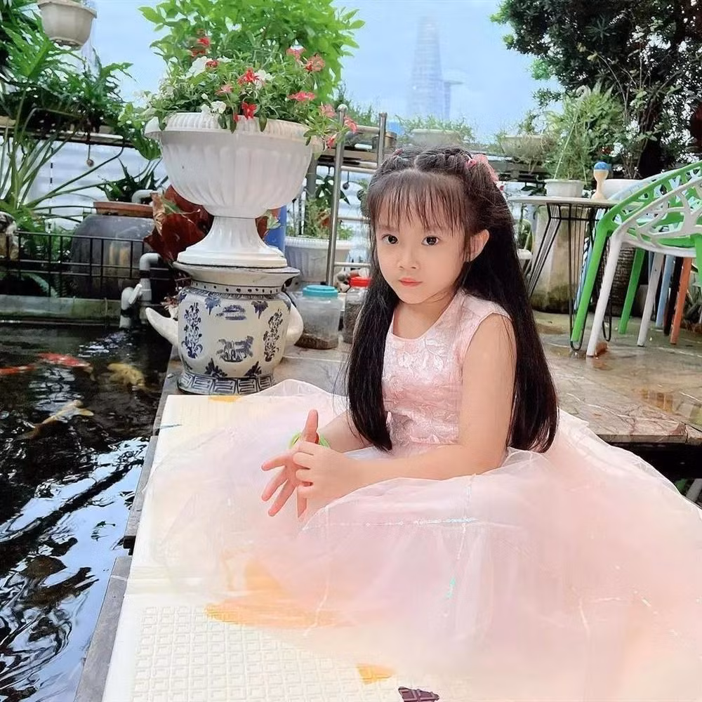 Con gai Diep Lam Anh mac do cua me nhin cuc hai-Hinh-3