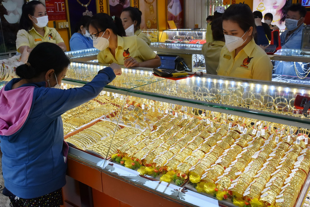 Gia vang hom nay 20/1: Vang the gioi tang soc len 1.930 USD/ounce