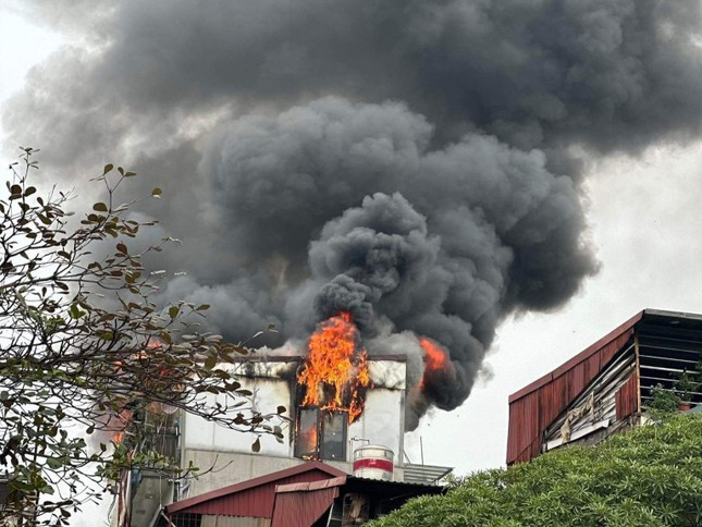 Ha Noi:Chay tang tum mot ngoi nha cao tang tren pho co chieu 29 Tet