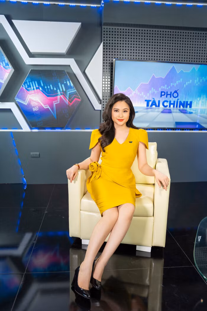 Len do toi cong so tre trung ma van thanh lich nhu nu BTV xinh dep-Hinh-6