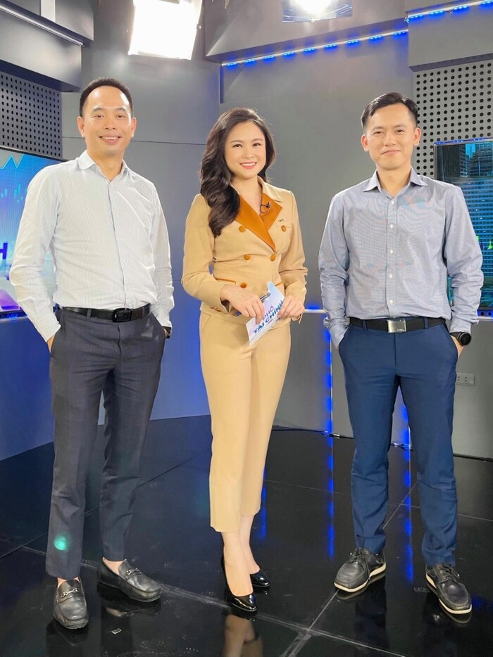 Len do toi cong so tre trung ma van thanh lich nhu nu BTV xinh dep-Hinh-9