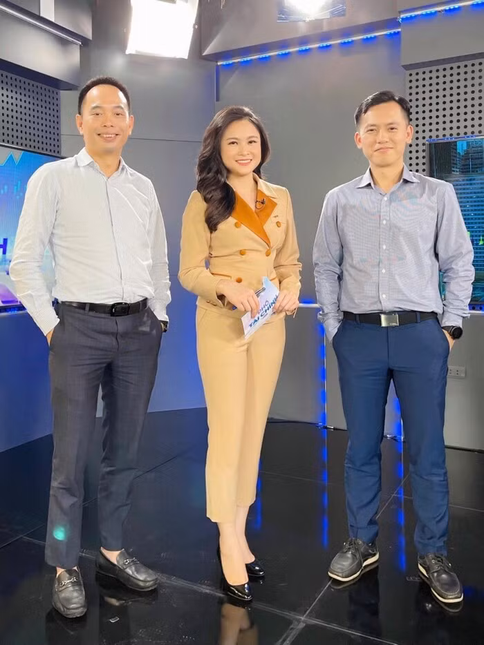 Len do toi cong so tre trung ma van thanh lich nhu nu BTV xinh dep-Hinh-9