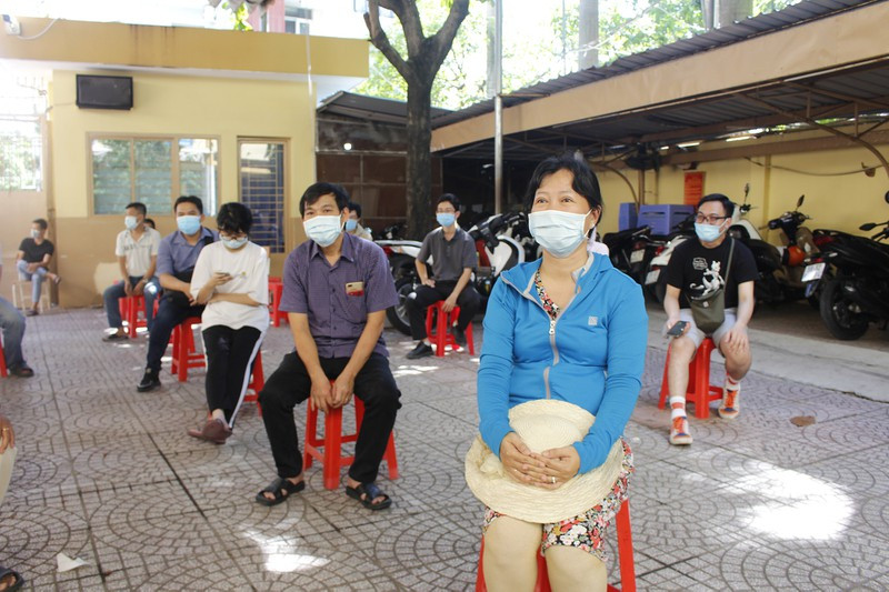Binh Thanh lay mau tam soat COVID truoc voi 7 phuong nguy co cao-Hinh-3