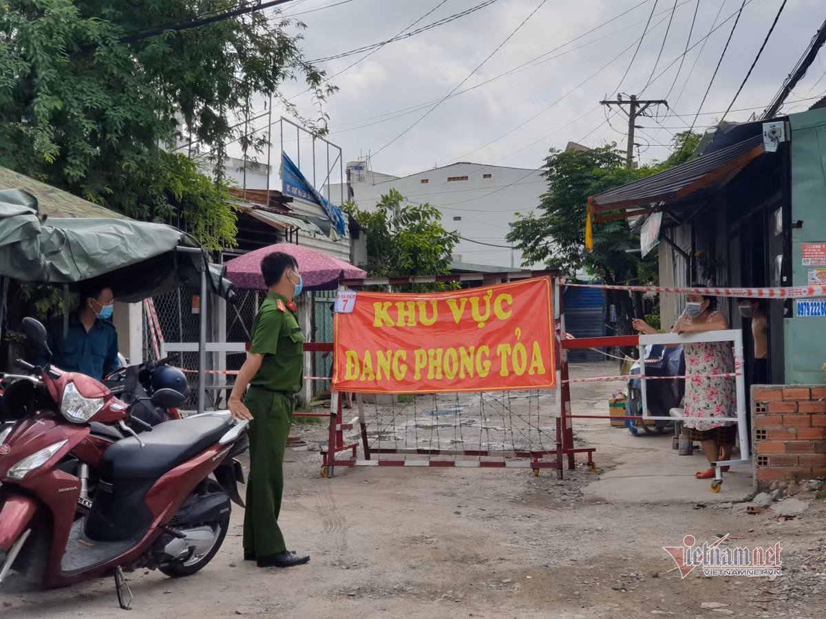 Nguoi dan 3 xa va thi tran Hoc Mon khong ra khoi nha, tru truong hop can thiet-Hinh-2