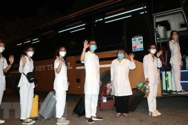 319 can bo, sinh vien y te Hai Duong len duong chi vien cho TP.HCM-Hinh-2