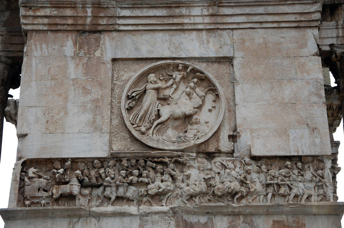 Điều đặc biệt là một số mảnh phù điêu của Khải hoàn môn Constantine được lấy từ các công trình La Mã được xây dựng trước đó. Ảnh: University of Oxford.