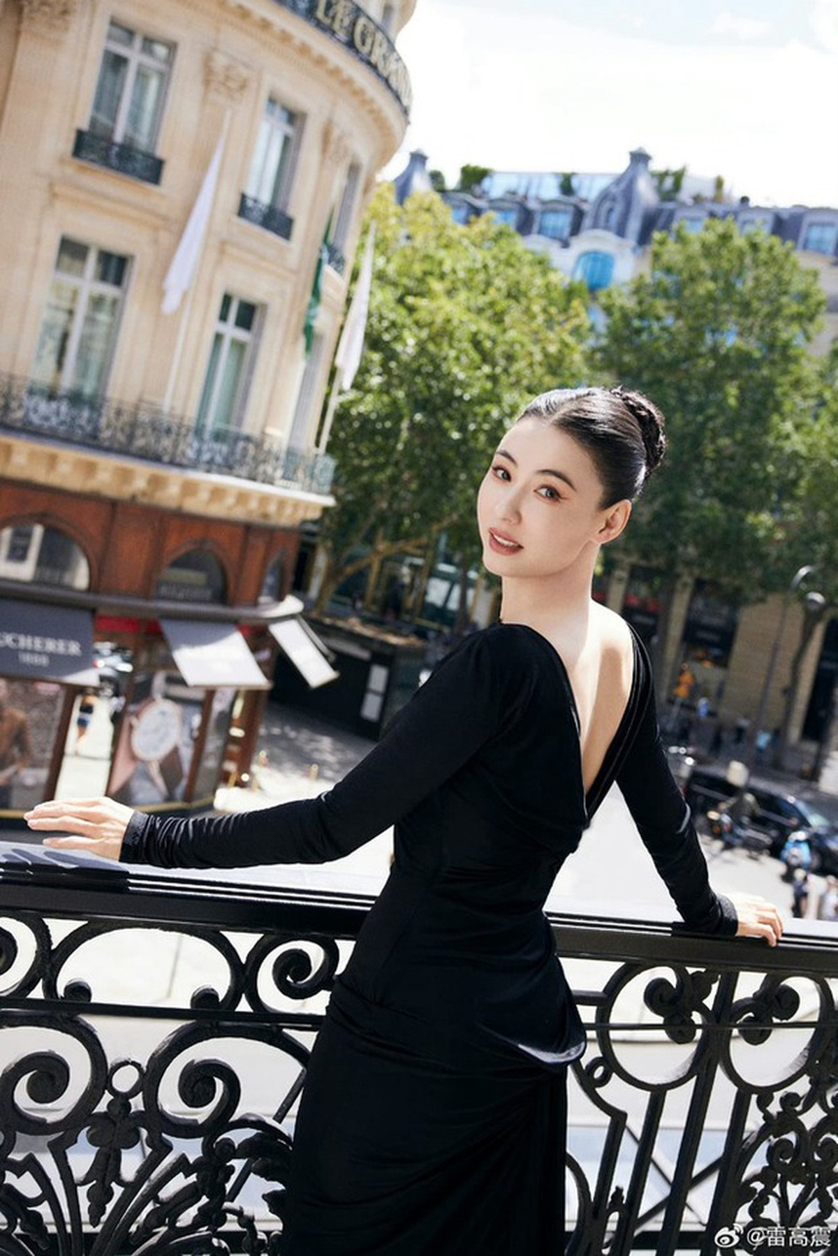 Nhan sac thach thuc thoi gian cua “chi dep” Truong Ba Chi-Hinh-2