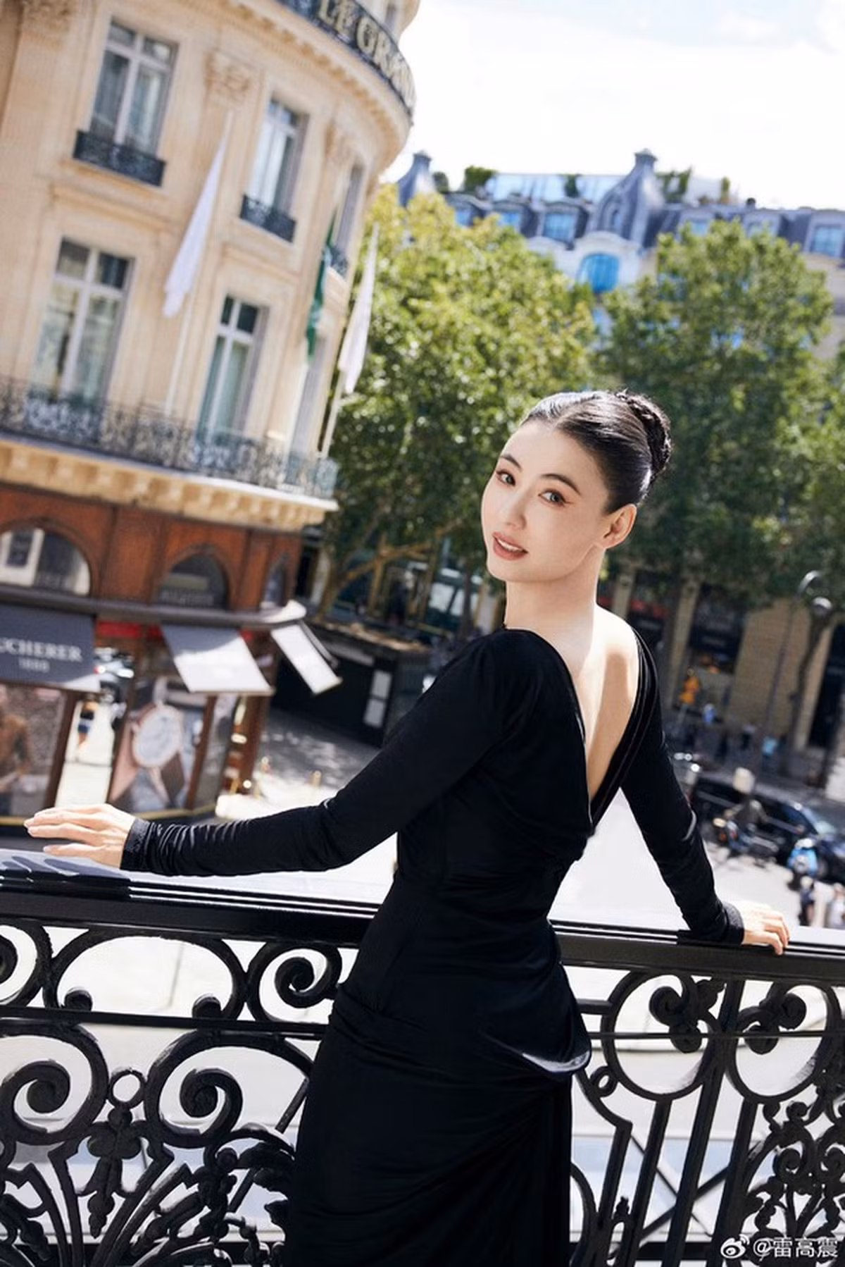 Nhan sac thach thuc thoi gian cua “chi dep” Truong Ba Chi-Hinh-2