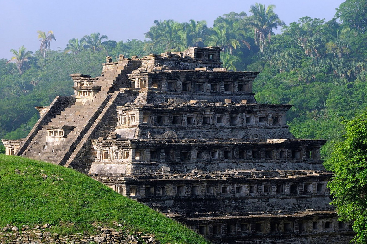 Các nhà nghiên cứu cho rằng chức năng chính của kim tự tháp Niches là một đền thờ. Phần quan trọng nhất của kiến trúc này là ngôi đền ở trên đỉnh đã bị phá hủy hoàn toàn. Ảnh: Far Horizons.