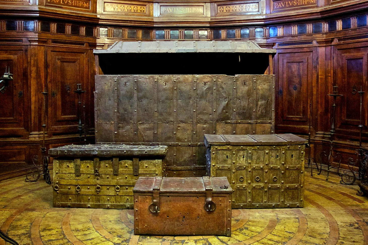 Sau Hadrian, những vị hoàng đế La Mã khác cũng được chôn cất tại đây, mà người cuối cùng là hoàng đế Caracalla, mất năm 217. Ảnh: Italyguides.it.