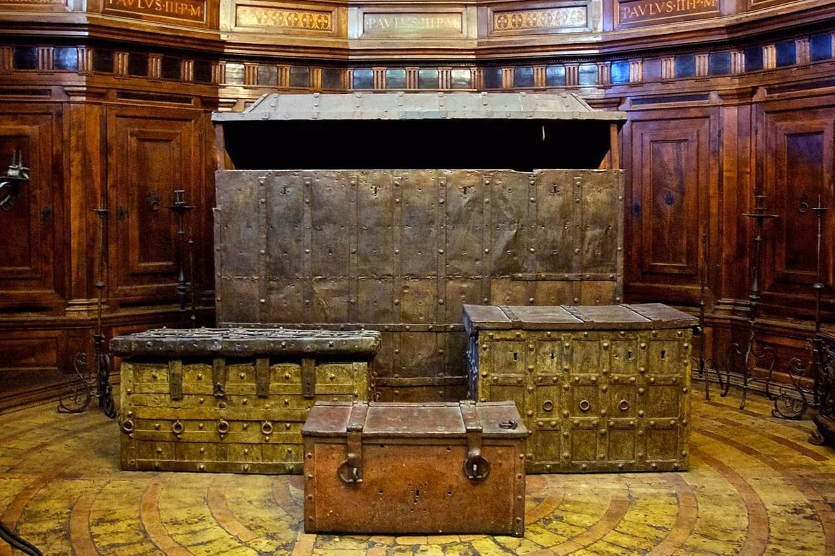 Sau Hadrian, những vị hoàng đế La Mã khác cũng được chôn cất tại đây, mà người cuối cùng là hoàng đế Caracalla, mất năm 217. Ảnh: Italyguides.it.