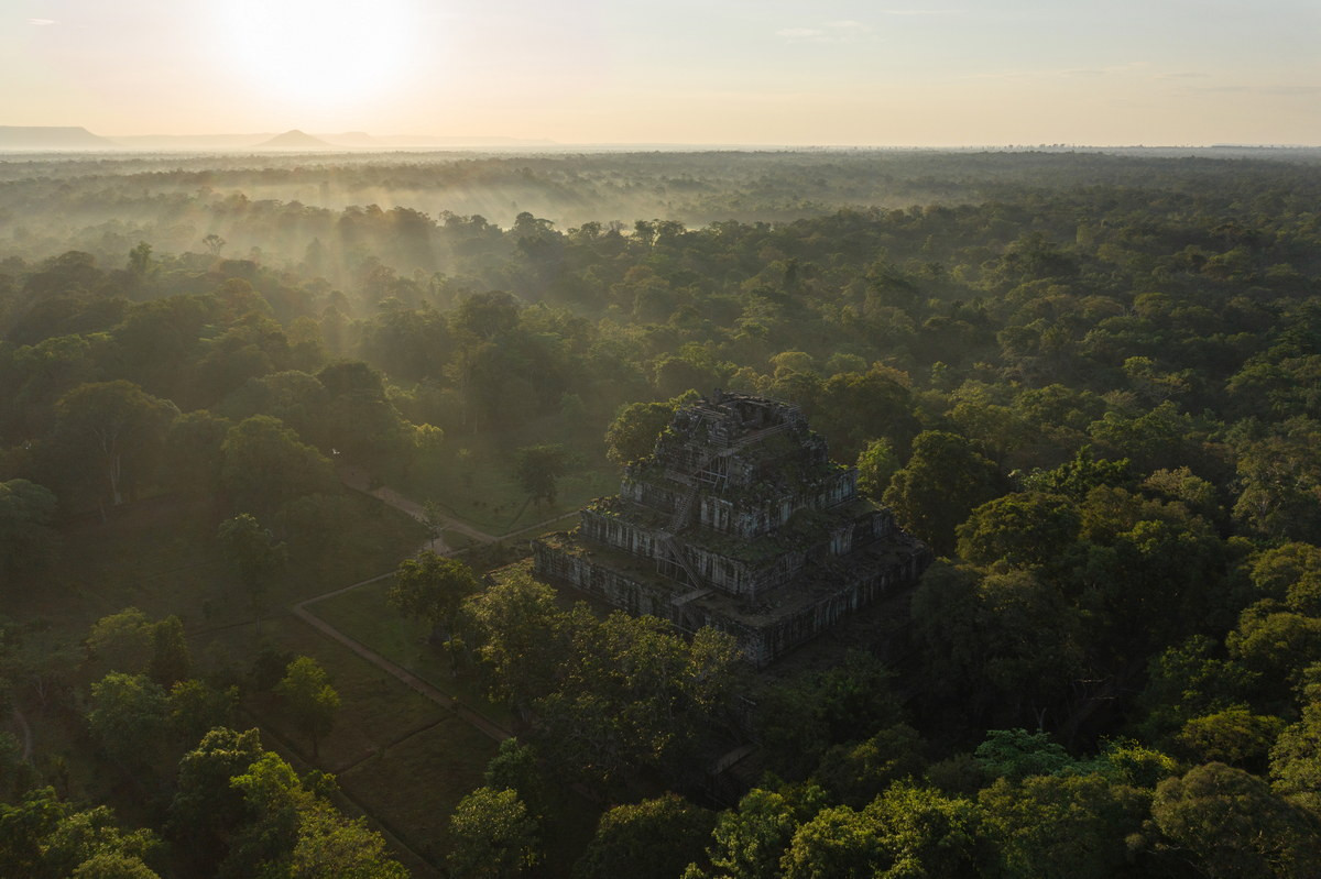 Tương truyền, không ít người đã bỏ mạng khi luyện tập với "đường lên trời" ở kinh đô Koh Ker. Ảnh: Expedia.com.