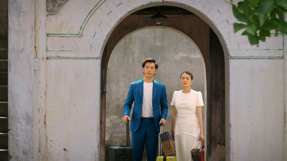 Hoang Thuy Linh: “Vai toi dong xu su nua truong thanh, nua tre con