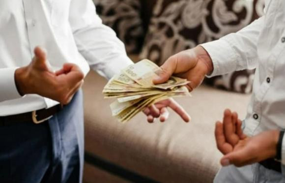 Cau noi 'Khong cho 2 nguoi muon tien, khong uong ruou voi 3 nguoi'