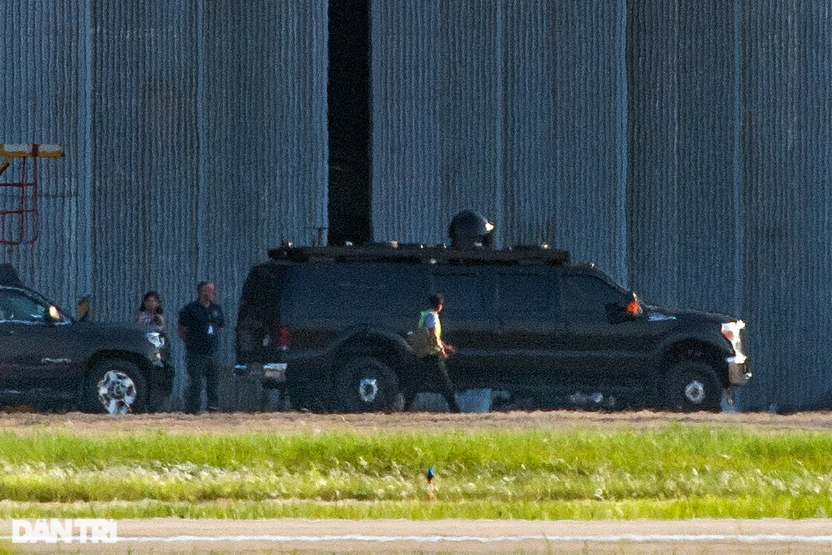 Trong các chuyến thăm trước đây của các Tổng thống Mỹ, nhiều chiếc xe đặc chủng thương hiệu Chevrolet Suburban được đưa đến Việt Nam để hộ tống đoàn xe Tổng thống di chuyển (Ảnh: Tiến Tuấn).