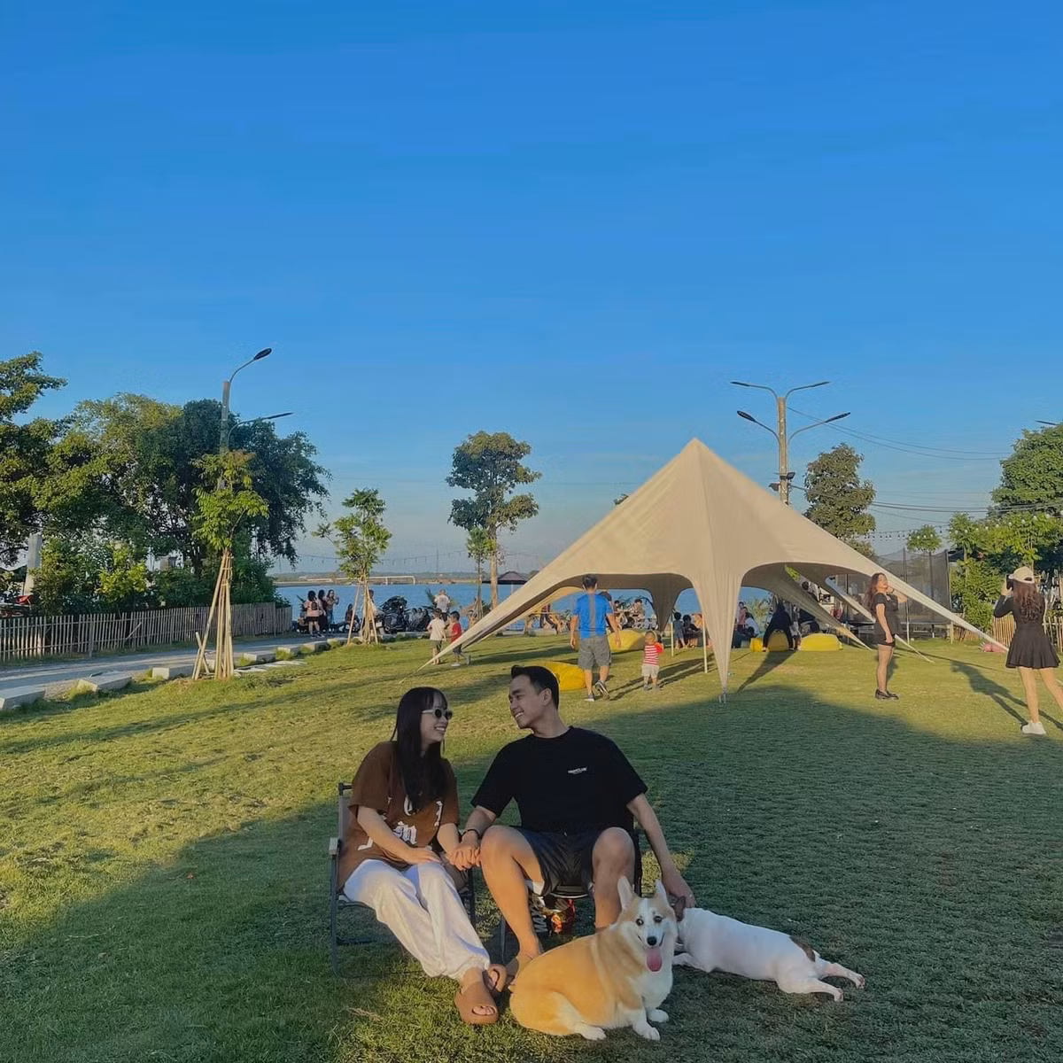 Nang luong cho mot tuan moi tai nhung diem den xanh mat o TP.HCM-Hinh-3