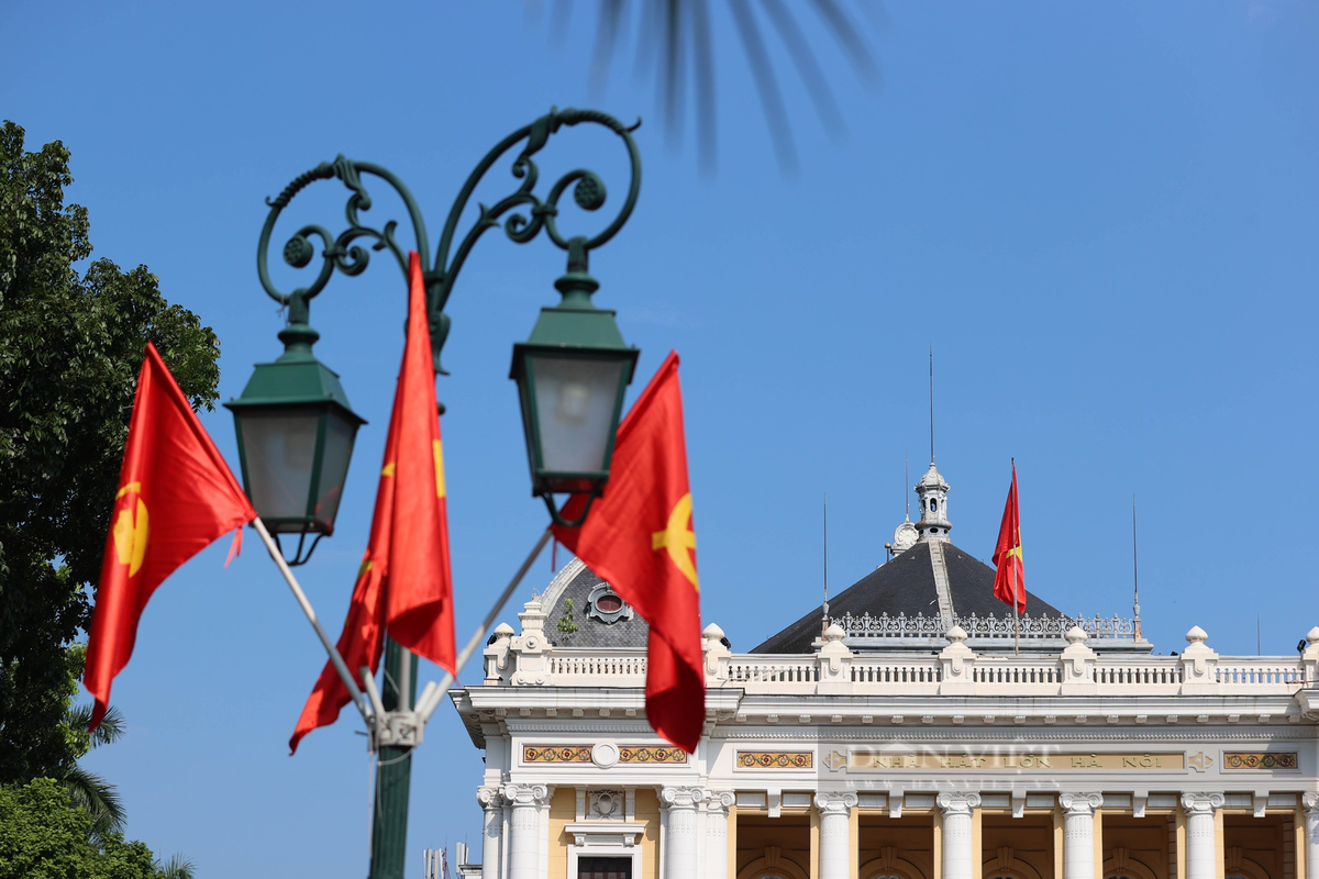 Nhà hát Lớn Hà Nội trong nắng thu đầu tháng 9.