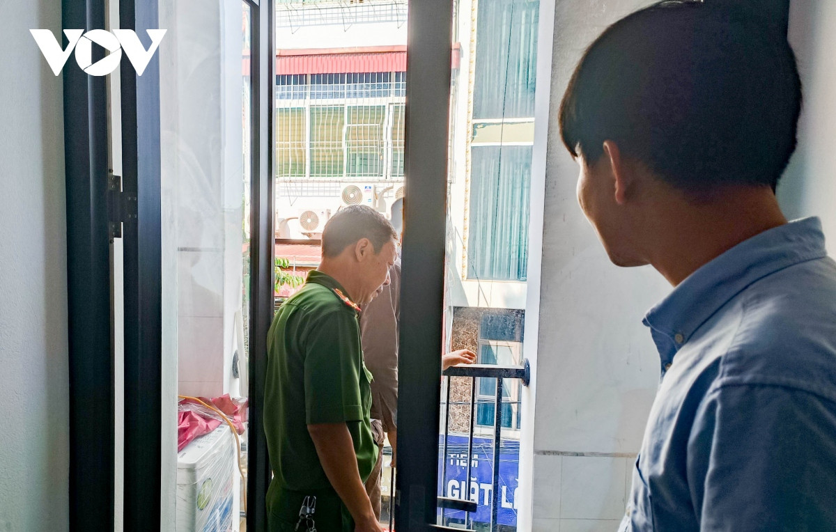 Thượng tá Đỗ Anh Quyến - Phó trưởng Công an quận Bắc Từ Liêm cho biết, về cơ bản phía quản lý các nhà đã thực hiện các quy định về an toàn PCCC như lắp đặt hệ thống báo cháy tự động ở các tầng, có lối thoát nạn phía bên ngoài ban công...