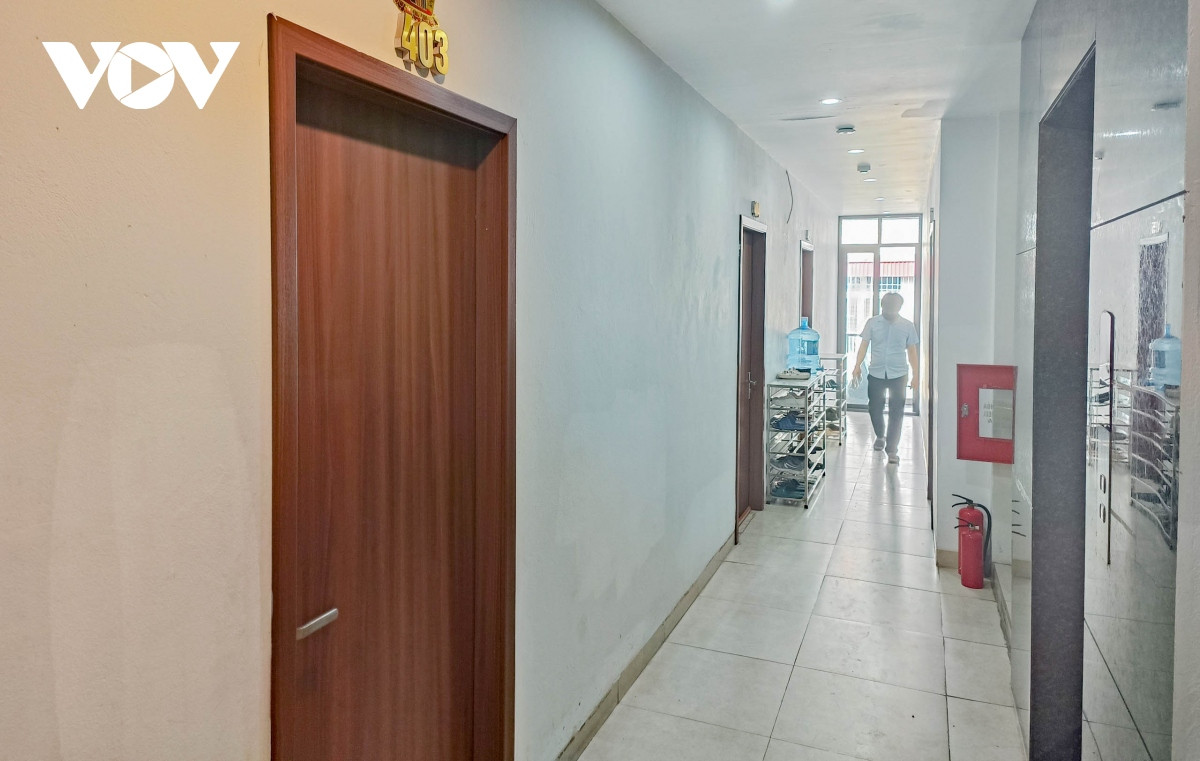 Đồng thời, cần lắp thêm các biển chỉ dẫn khi xảy ra hoả hoạn tuyệt đối không sử dụng thang máy để người thuê trọ có thể nắm được.