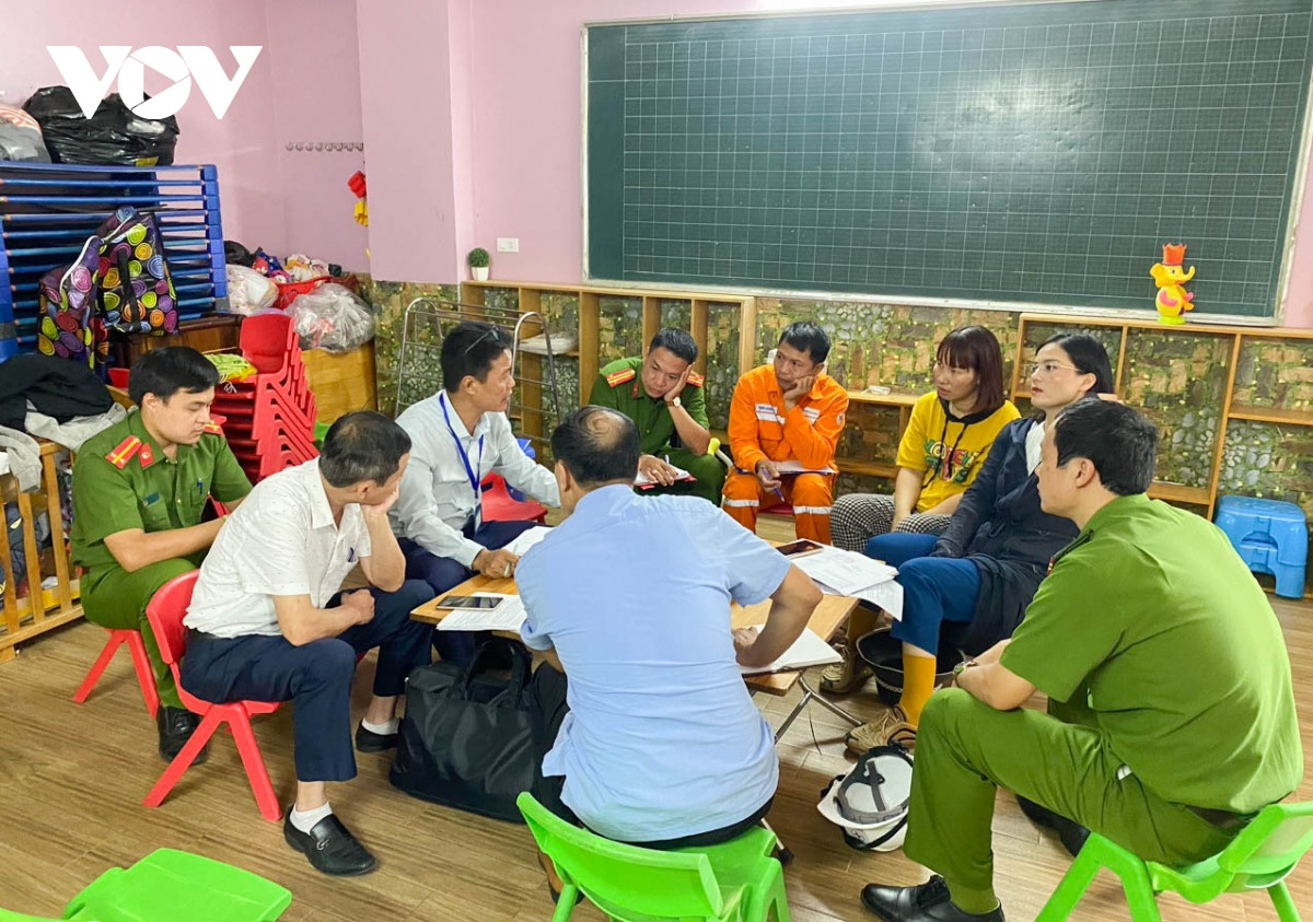 Các đoàn kiểm tra sẽ tiến hành tổng kiểm tra việc chấp hành pháp luật về đất đai, quy hoạch, đầu tư, xây dựng, an toàn điện, an toàn PCCC&amp;CNCH đối với 100% chung cư mini, cơ sở kinh doanh dịch vụ cho thuê trọ trên địa bàn quản lý, kịp thời phát hiện, xử lý nghiêm các vi phạm theo quy định của pháp luật.