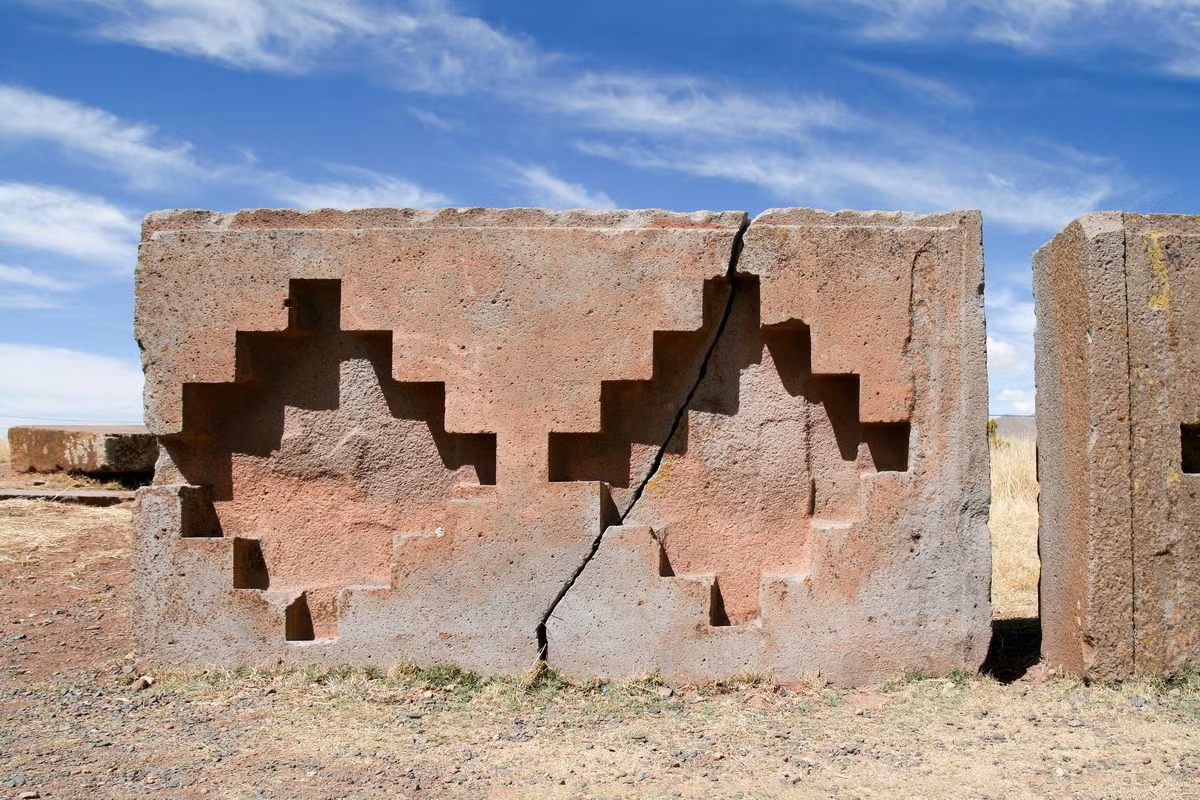 Các chuyên gia không thể lý giải được vì sao những tác phẩm chính xác không khác gì được tạo ra bằng máy cơ khí tân tiến lại có thể được thực hiện trên một quy mô lớn như vậy cách đây 1.000 năm. Ảnh: Podróże Onet.