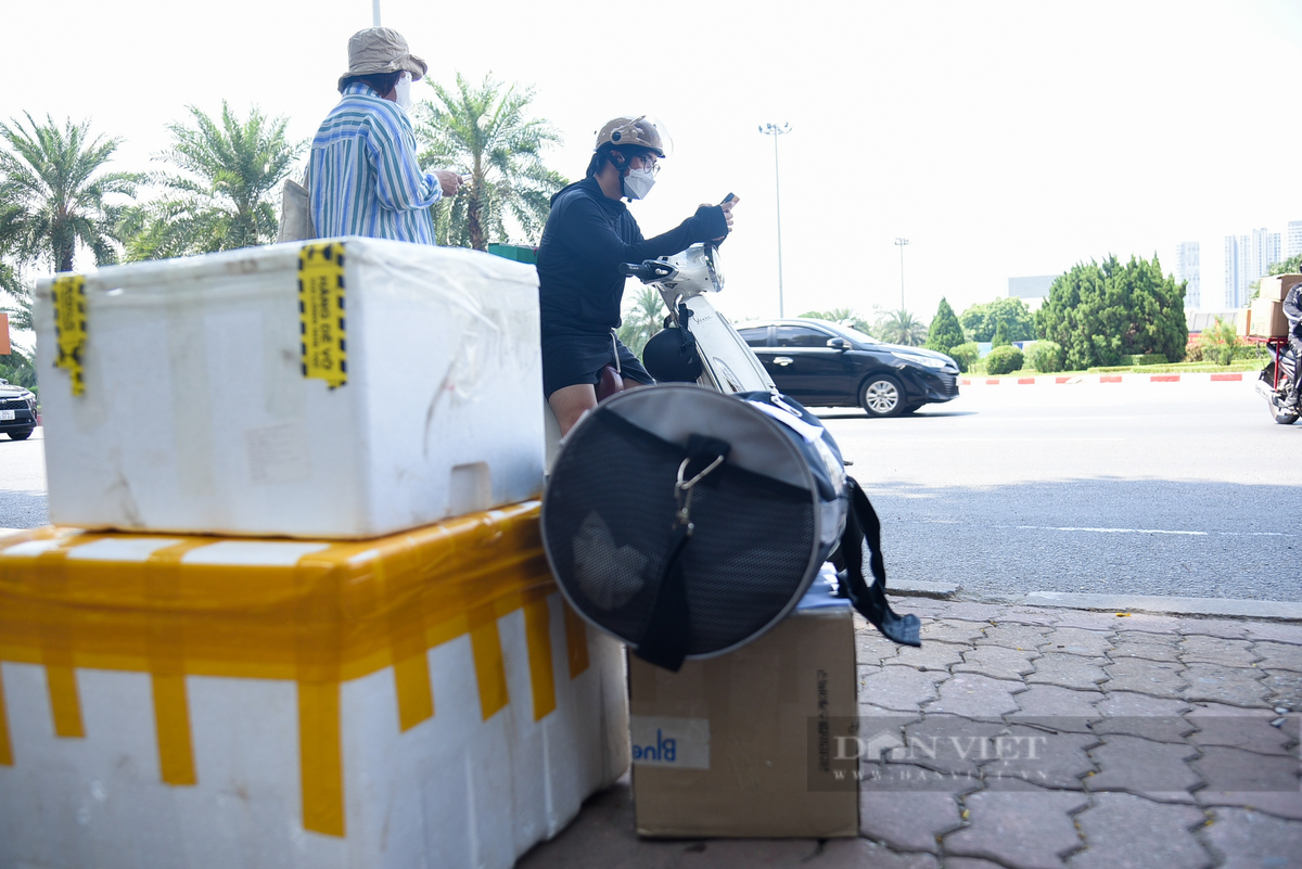 Những vật dụng và đồ cá nhân được người dân chuẩn bị cho đợt về quê nghỉ lễ kéo dài 4 ngày.