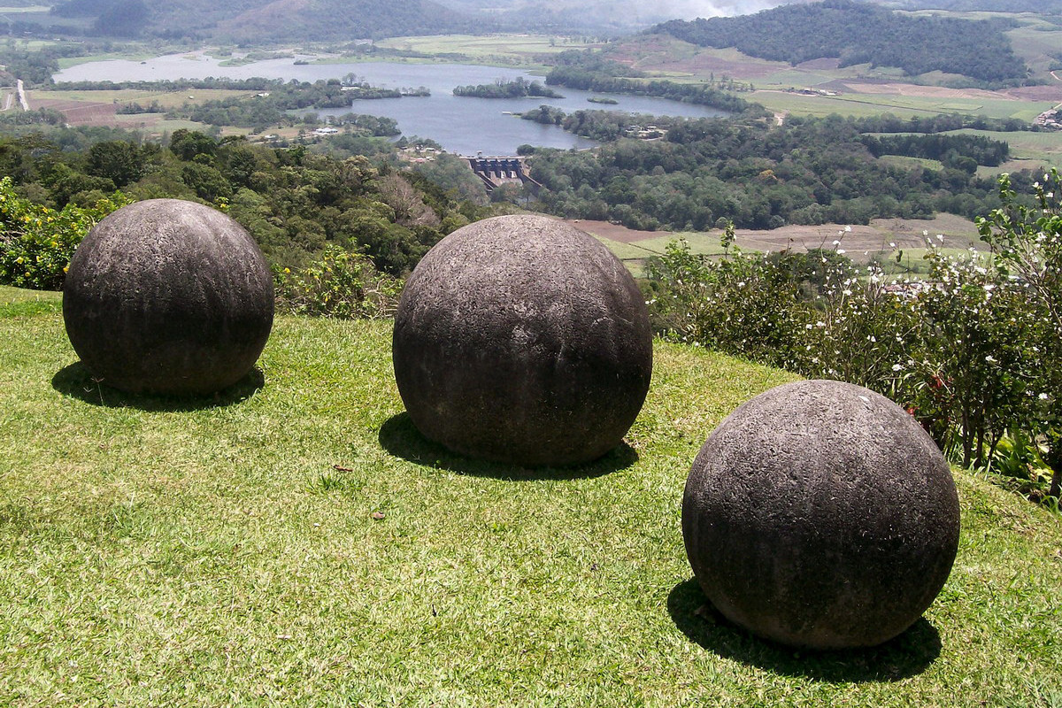 Kể từ đó đến nay, đã có trên 300 quả cầu đá được khai quật, chủ yếu nằm ở xung quanh khu vực đồng bằng sông Diquis. Theo giám định, chúng có niên đại trải dài từ thế kỷ thứ 4 đến thế kỷ 16. Ảnh: Central datacore.