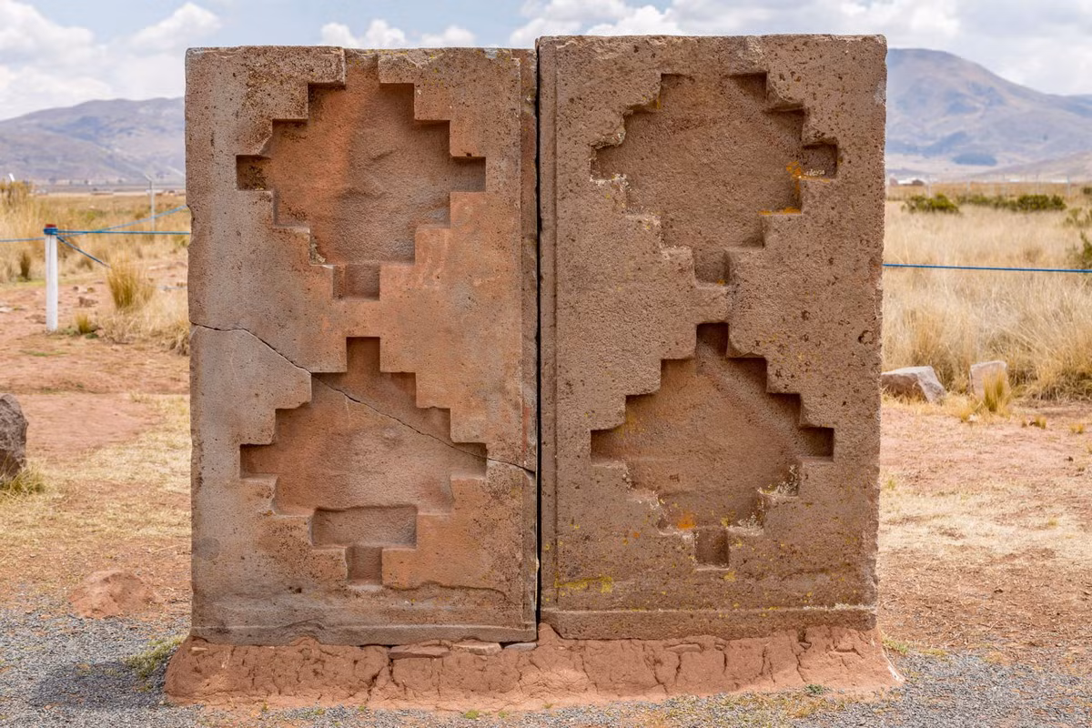 Mức độ phát triển của nền văn minh Tiwanaku được chứng minh qua những công trình kiến trúc kỳ vĩ, có giá trị cao cả về nghệ thuật lẫn tính năng sử dụng. Ảnh: Chris Travel Blog.