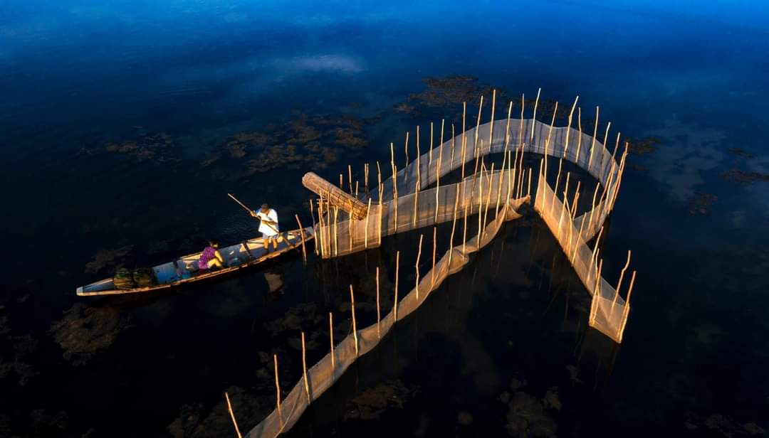 Dù cách khá xa trung tâm nhưng du khách có thể dễ dàng di chuyển đến đây để chiêm ngưỡng vẻ đẹp có một không hai này.