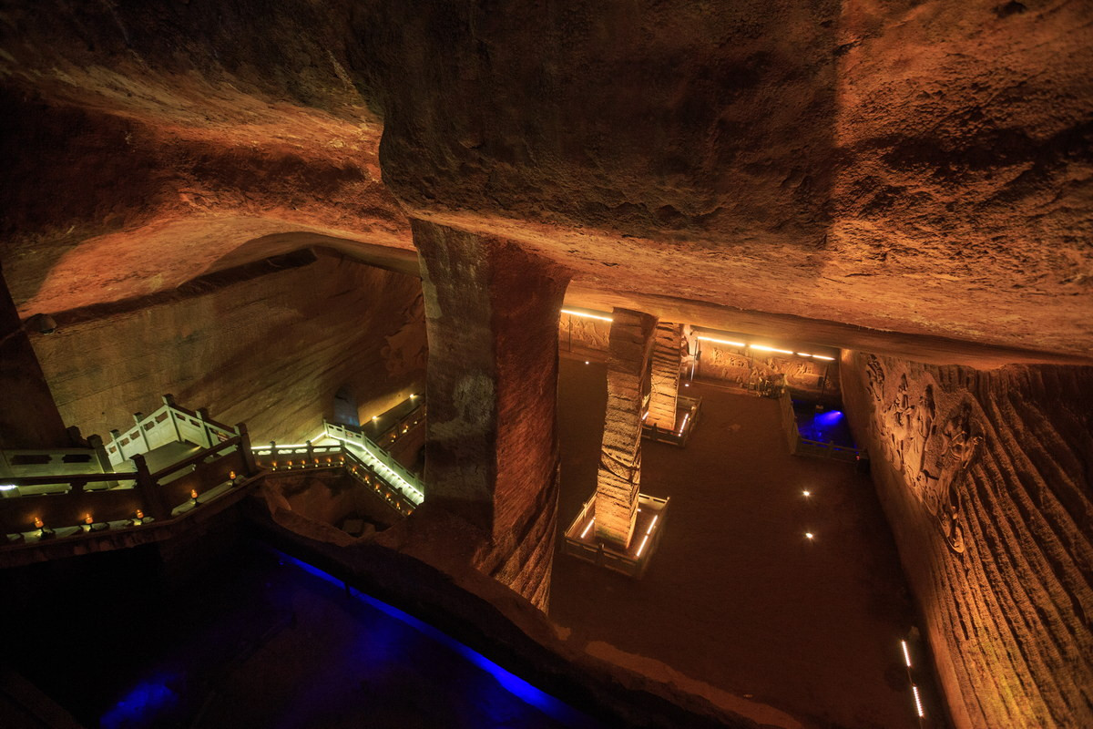 Diện tích sàn trung bình của mỗi hang là hơn 1.000 m2, với chiều cao lên tới 30 mét. 24 hang động ở Long Du có diện tích sàn tổng cộng là 30.000 m2. Ảnh: Wikipedia.