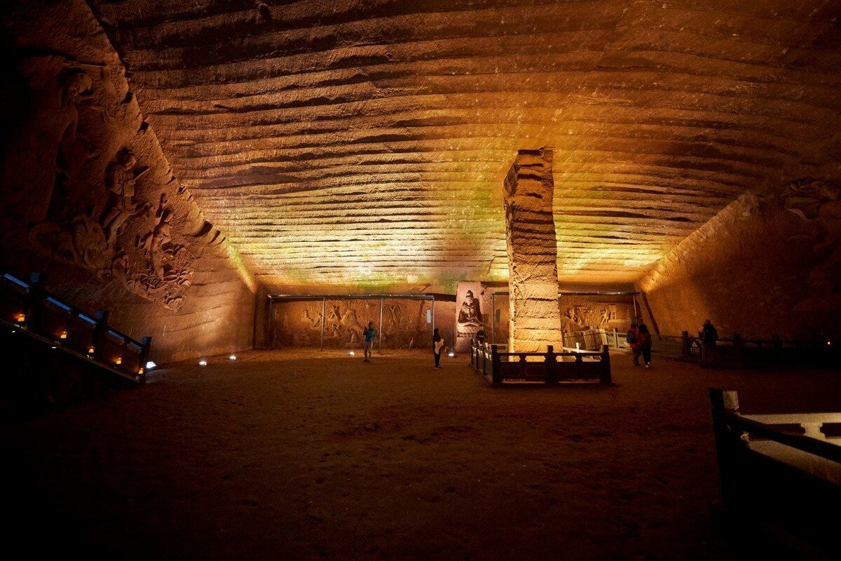 Các chuyên gia đã vào cuộc và phát hiện thêm 19 hang động gần đó. Theo khảo sát, các hang động này được tạo tác từ khoảng 2.000 năm trước, nằm rải rác trên một diện tích khoảng 1 km2. Ảnh: Дзен.