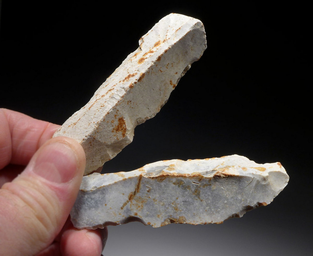 Dấu vết khai thác tại các mỏ đá lửa được phát hiện lần đầu tiên năm 1840, nhưng phải đến năm 1847, mỏ đá này mới được chú ý khi việc xây dựng một tuyến đường sắt qua khu vực được tiến hành. Ảnh: Time Vault Gallery.