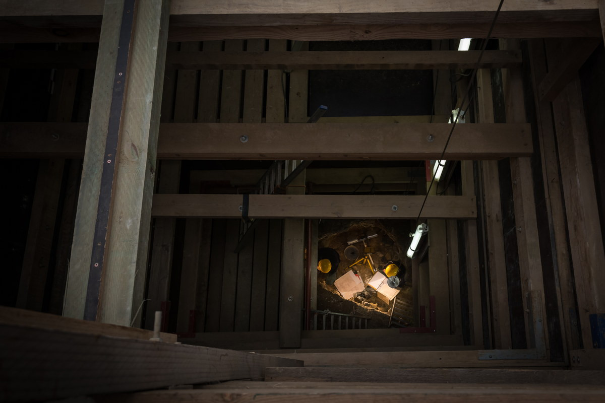 Mặc dù đã có các báo cáo gửi tới Viện Hàn lâm Hoàng gia Bỉ nhưng mãi đến năm 1912, khu vực mỏ đá mới được tiến hành khai quật và nghiên cứu. Ảnh: Wikimedia Commons.